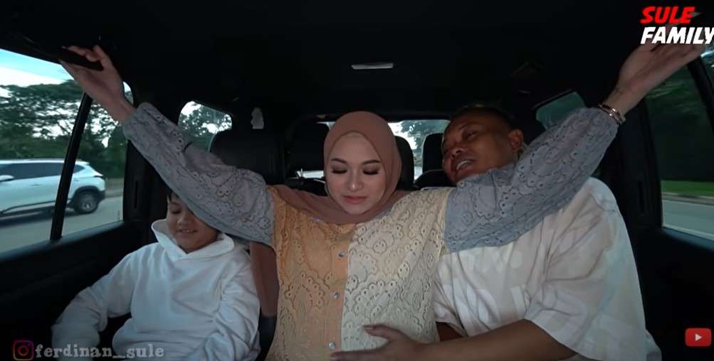 Sule bawa Nathalie ke rumah sakit Sule bawa Nathalie ke rumah sakit