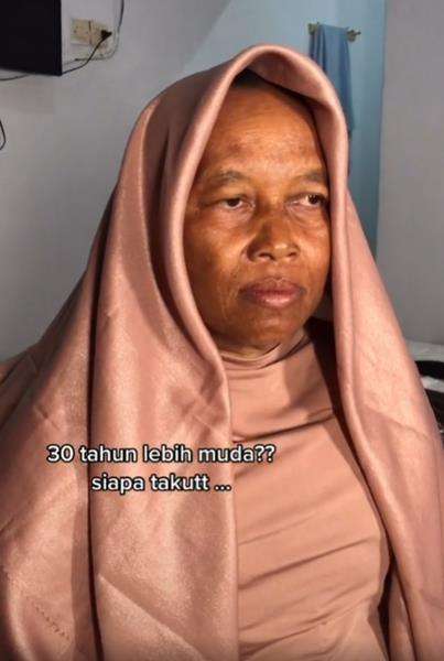 Begini penampilan ibu berjilbab sebelum dimakeup.