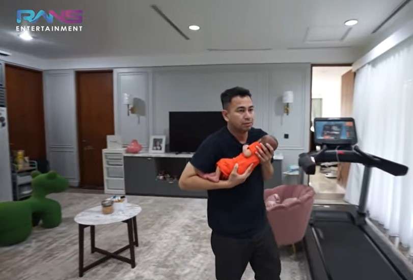 Raffi Ahmad gendong Rayyanza Malik Ahmad