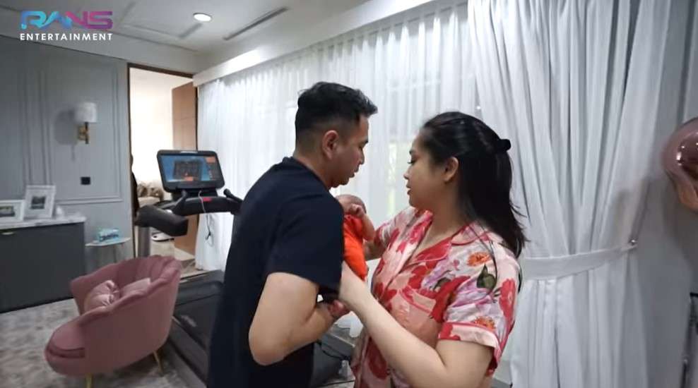 Raffi Ahmad gendong Rayyanza Malik Ahmad