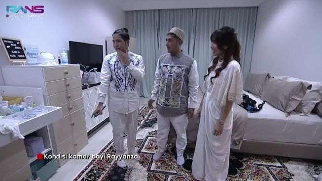 Lemari Baju Rayyanza