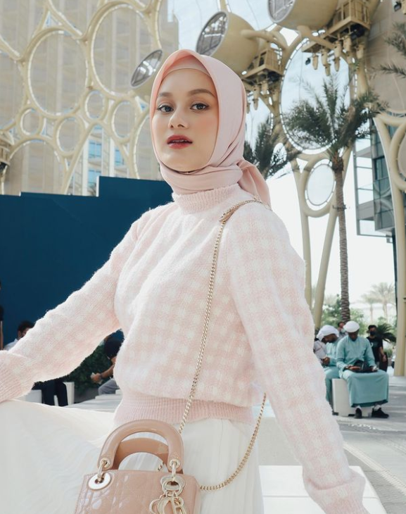 Dinda Hauw Tampil di Dubai Modest Fashion Week