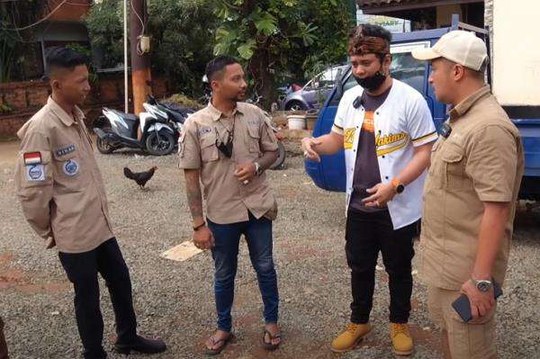 Panji Petualang cerita ke Irfan Hakim tentang tingkah aneh ular king kobra peliharaannya.