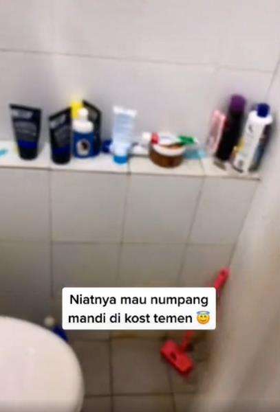 Niat mau numpang mandi di kos teman endingnya malah sedih.
