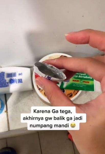 Niat mau numpang mandi di kos teman endingnya malah sedih.