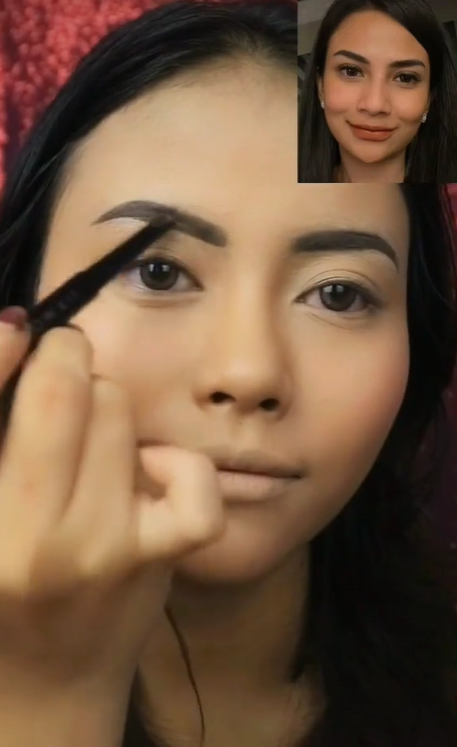 Membuat Riasan Mirip Vanessa Angel