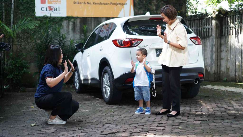 Bermain dengan Anak