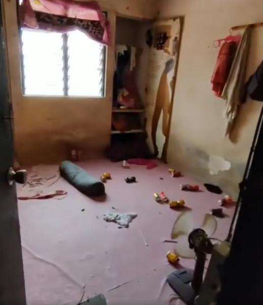 Salah satu kondisi kamar di rumah yang dikontrakkan itu.