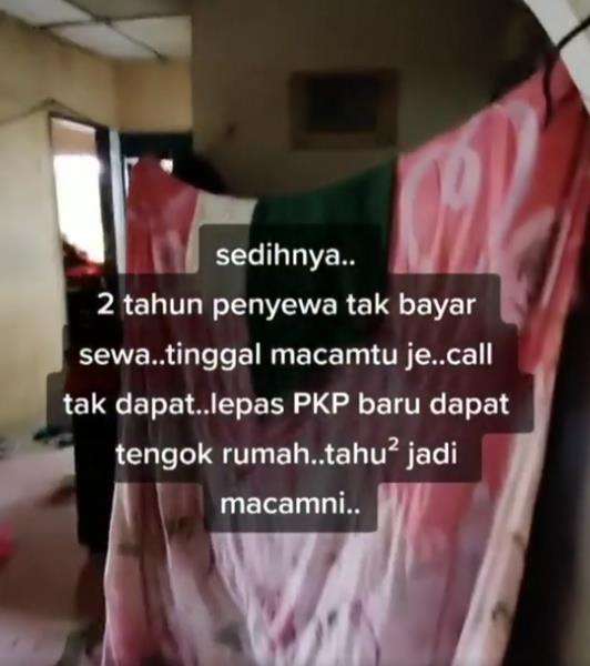 Ruang tamu rumah yang dikontrak malah dibagi jadi 4 kamar.