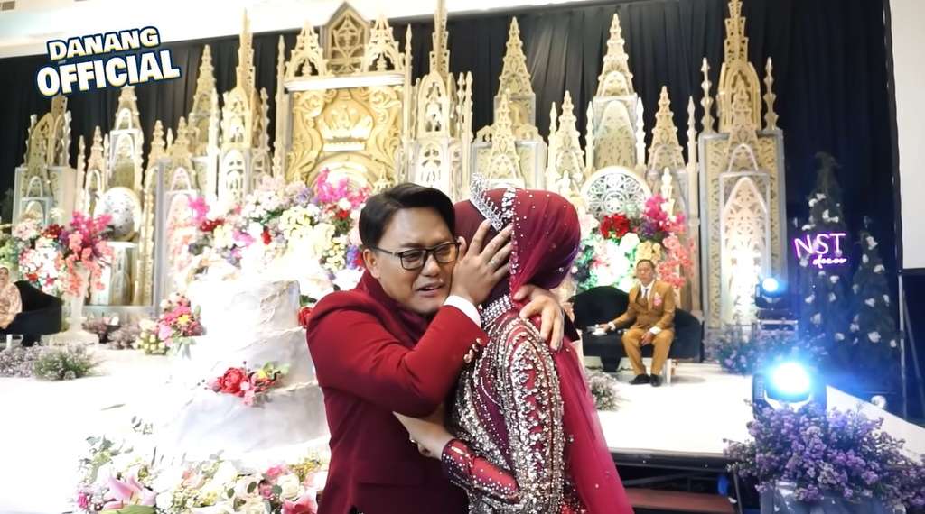 Nora dan Danang saat Kue pernikahan mereka jatuh