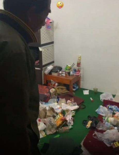 Ibu kos syok, begitu buka kamar langsung disambut oleh sampah.