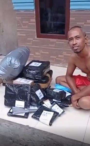 Dapat kiriman puluhan paket belanja online, kaget pelakunya.