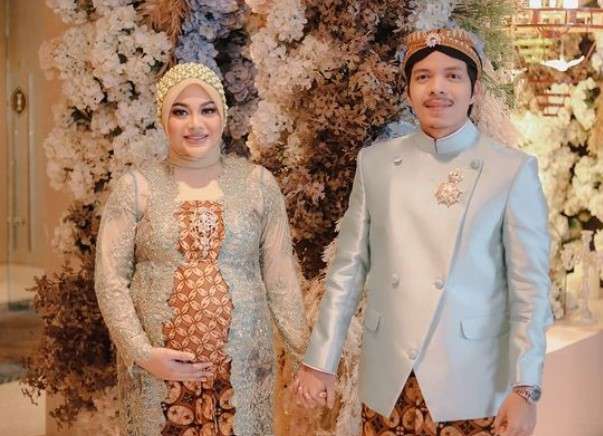 Nujuh bulanan Aurel Nujuh bulanan Aurel