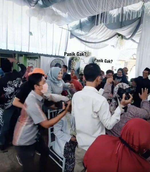 Pesta pernikahan ricuh, tak pedulikan pengantin, semua pada rebutan saweran.