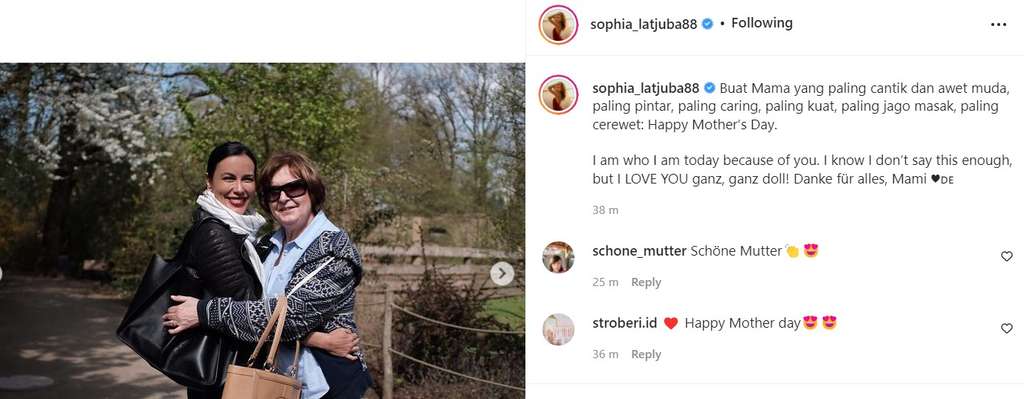 Sophia dan ibunda Sophia dan ibunda