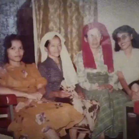 Berasal dari keluarga sederhana dengan tujuh bersaudara.