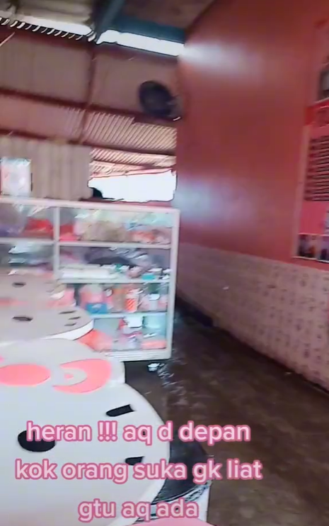 Pemilik Restoran Cosplay Jadi Tembok