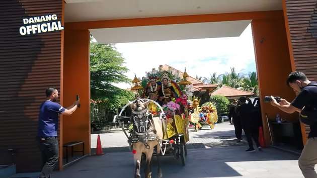Danang D'Academy bersama Hemas Nura diarak pakai kereta kuda