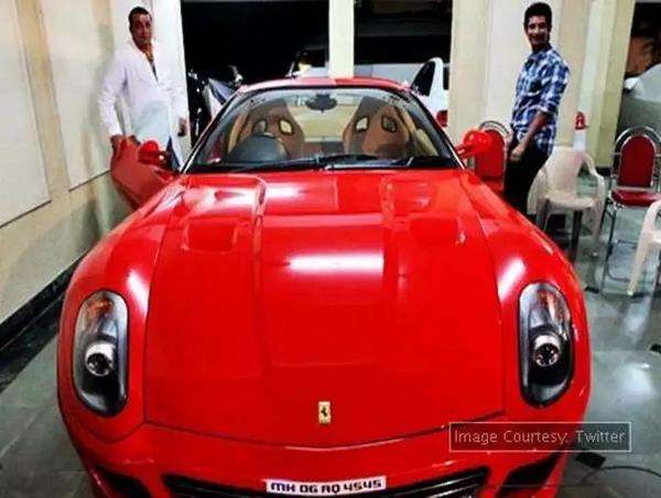 Sanjay Dutt dengan koleksi Ferrari 599 GTB miliknya.