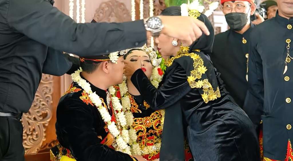 Nura pingsan