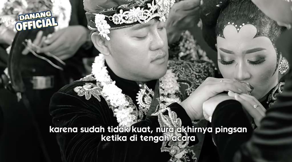 Nura istri Danang pingsan