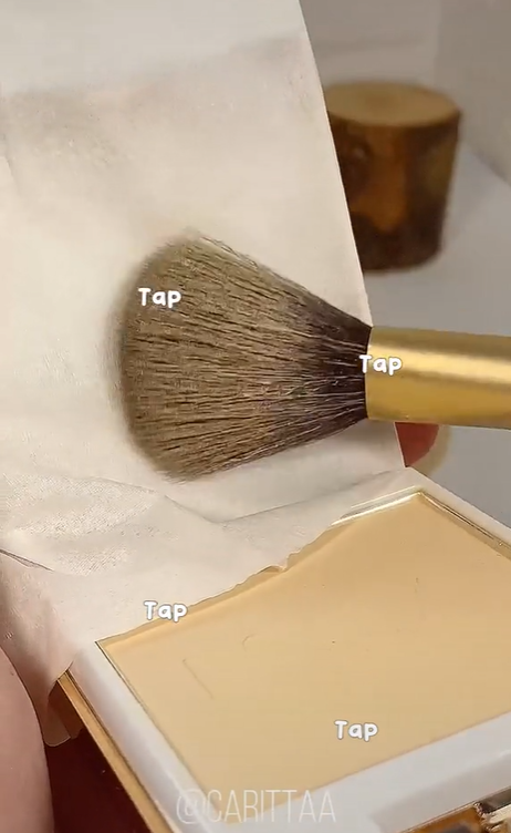 Melakukan Trik Makeup Agar Riasan Lebih Glowing dan Tahan Lama