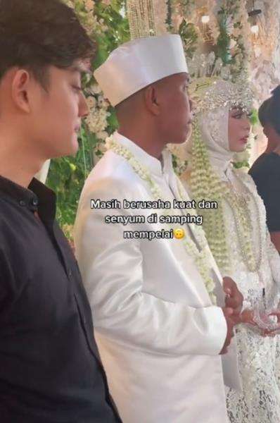 Pemuda sedih dan nahan tangis sepanjang acara resepsi, rupanya..