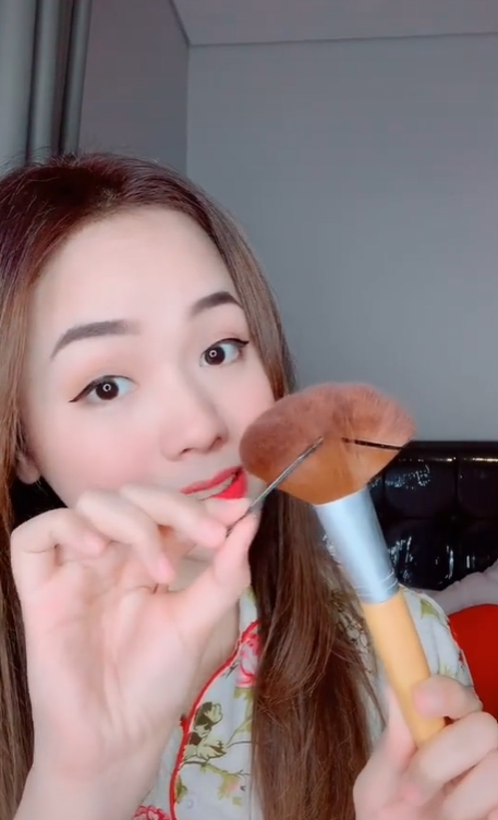 Menyulap Powder Brush Menjadi Fan Brush