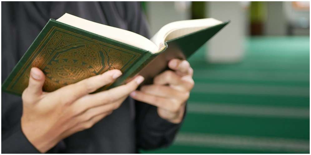 Pandangan Al-Quran sebagai Sumber Hukum Menurut 4 Madzhab