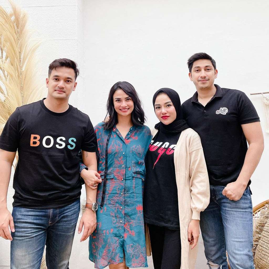 Medina Zein bersama almarhum Vanessa dan Bibi serta suaminya