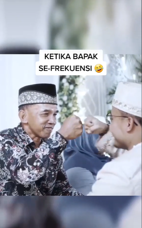 Melakukan Prosesi Sungkeman