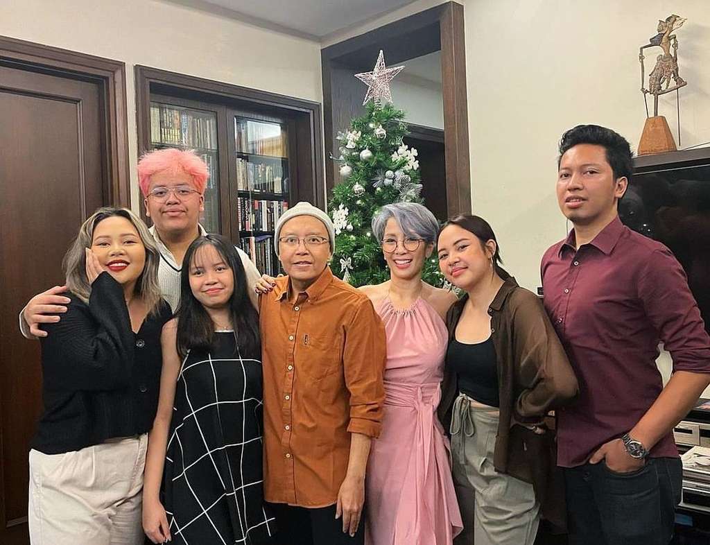 Ari Lasso bersama istri dan anak-anaknya