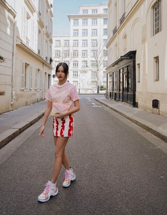 Penampilan Alyssa Daguise Mengenakan Barang Bermerek