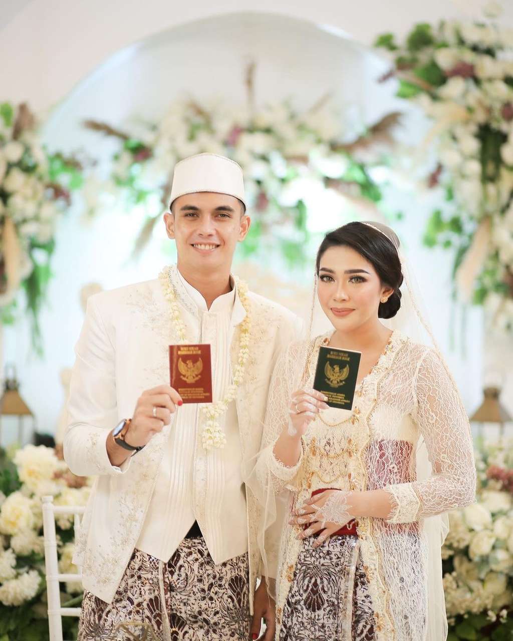 Nadeo Argawinata dan istrinya