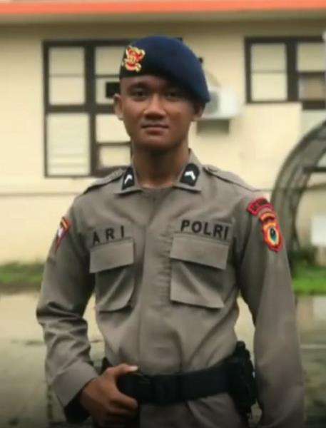 Awalnya cuma mimpi bisa pakai seragam polisi seperti ayah.