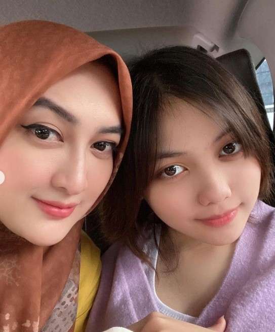 Raihana Zemma Gunawan dan bundanya