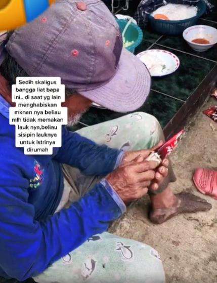 Aksi kakek sisihkan lauk untuk istri di rumah bikin haru.