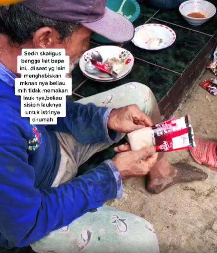 Aksi kakek sisihkan lauk untuk istri di rumah bikin haru.