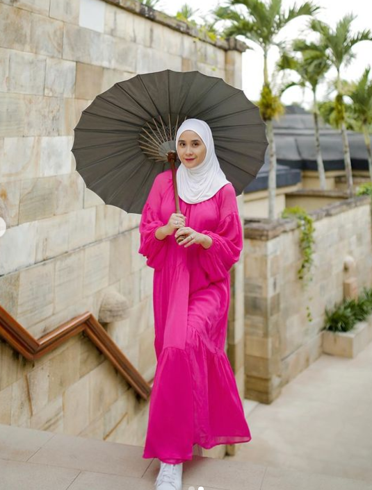 Instagram @ryana_dea