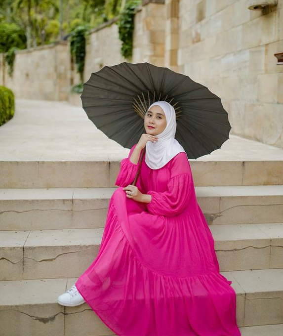 Instagram @ryana_dea