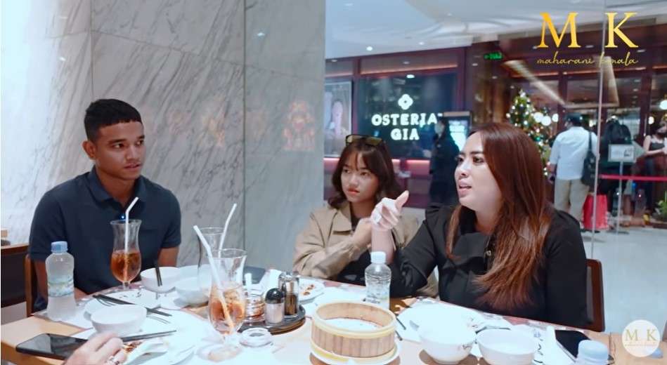 Fuji bersama Fadly dan Kumala Maharani Fuji bersama Fadly dan Kumala Maharani