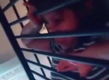 Aksi istri intai suami bak detektif profesional bikin ngakak.
