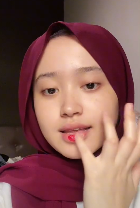 Memakai Tinted Lip Balm
