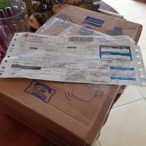 Edwin mendapatkan sekardus Indomie