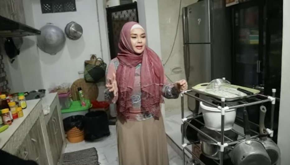 Dapur kotor Iyeth Bustami