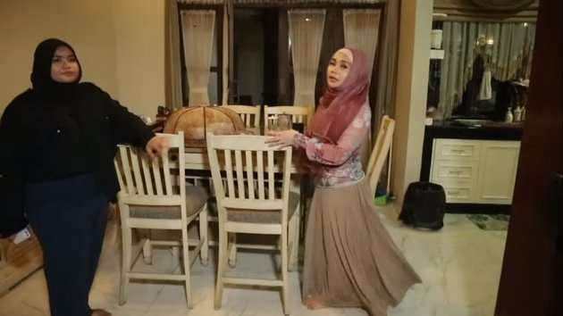 Ruang makan Iyeth Bustami