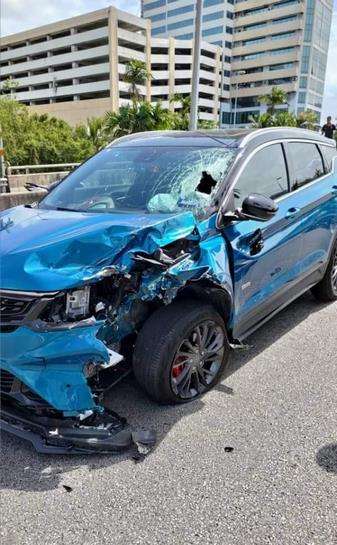 Detik-detik pemotor lawan arus di jalan tol lingkar luar.