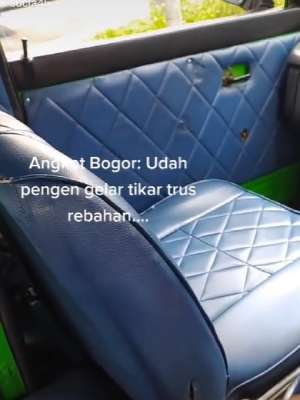 Kursi di dalam angkot