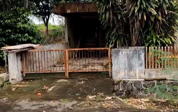 Cerita seram kompleks perumahan dibiarkan terbengkalai tak berpenghuni sejak tahun 70-an.