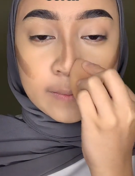 Menggunakan Bronzer